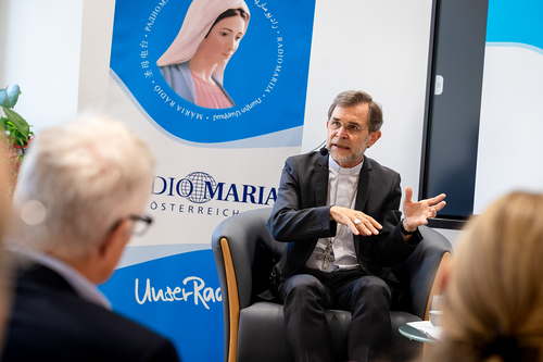 EB Grünwidl bei einer Livesendung Radio Maria / Erzdiözese Wien/ Schönlaub, Stephan Schönlaub EB Grünwidl bei einer Livesendung Radio Maria